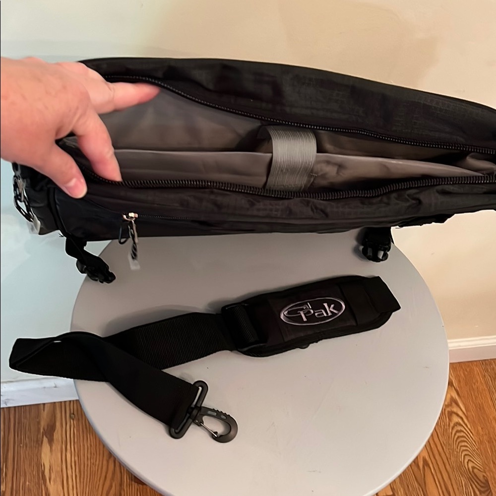 NWT Calpak Ransom 18” Expandable Laptop Messenger Bag - Picture 5 of 5